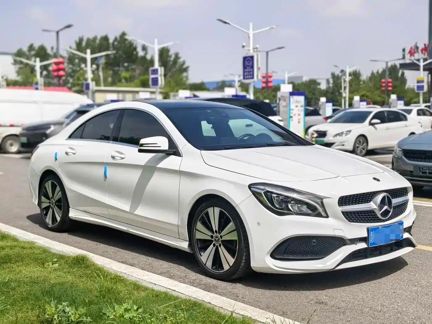Imported Mercedes-Benz CLA 2018 CLA 200 Fashion Edition — миниатюра 3