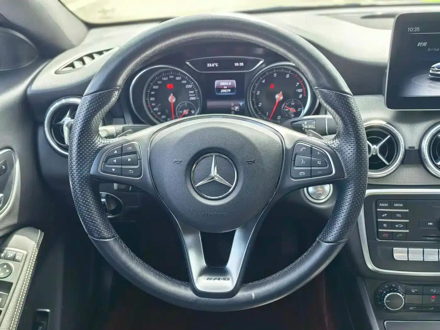 Imported Mercedes-Benz CLA 2018 CLA 200 Fashion Edition — миниатюра 6
