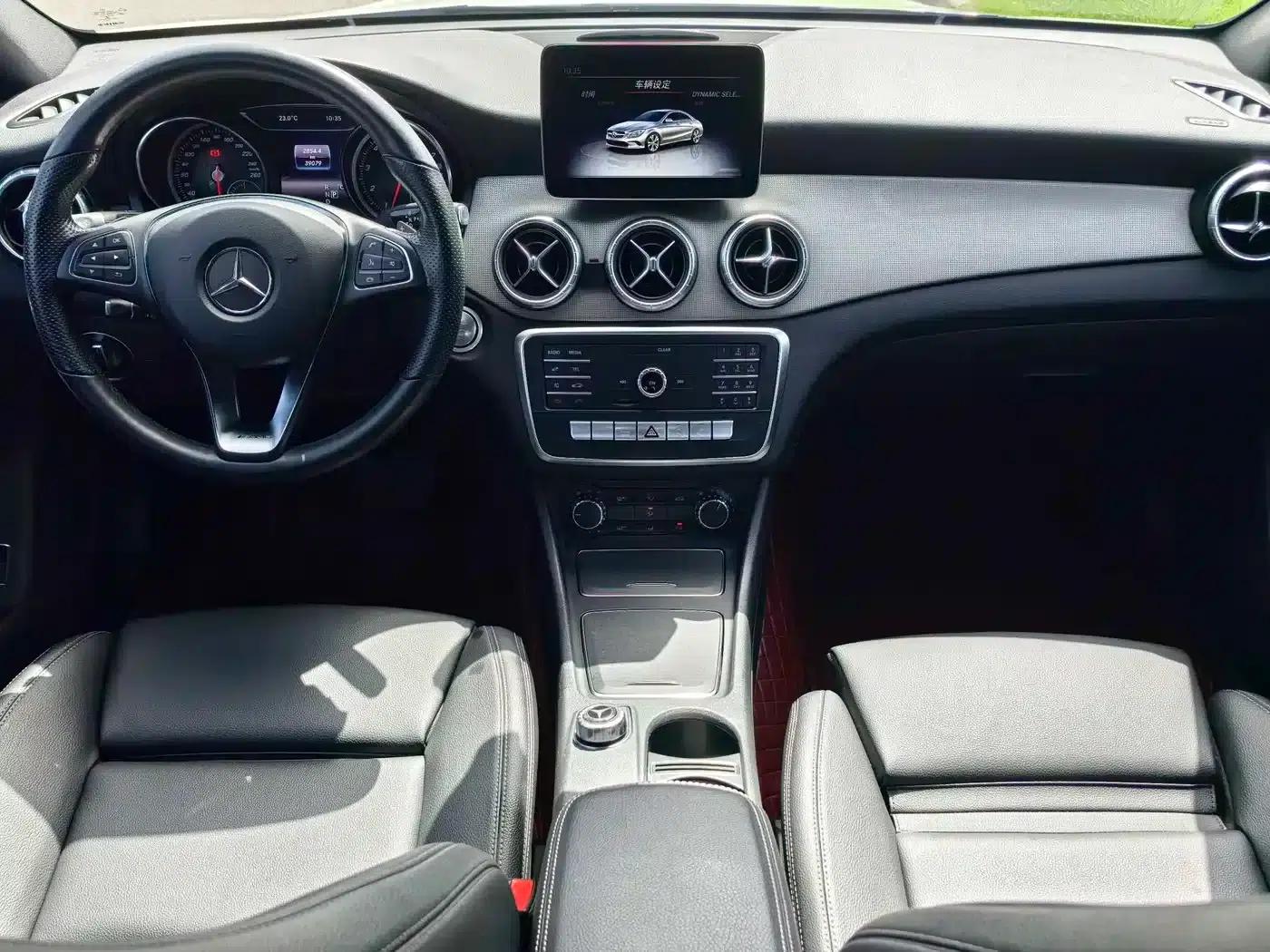 Imported Mercedes-Benz CLA 2018 CLA 200 Fashion Edition — миниатюра 9