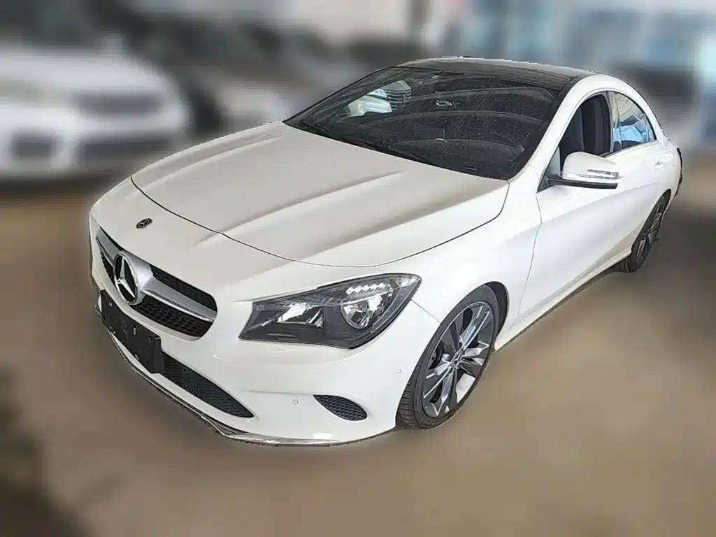 Imported Mercedes-Benz CLA 2017 CLA 200 Dynamic — миниатюра 3