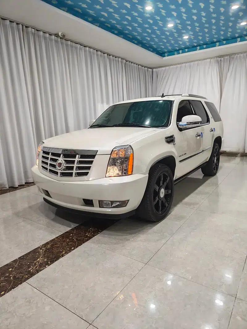 2012 Cadillac Escalade 6.0L Automatic 4WD 8-Seater (Parallel Import) — миниатюра 1