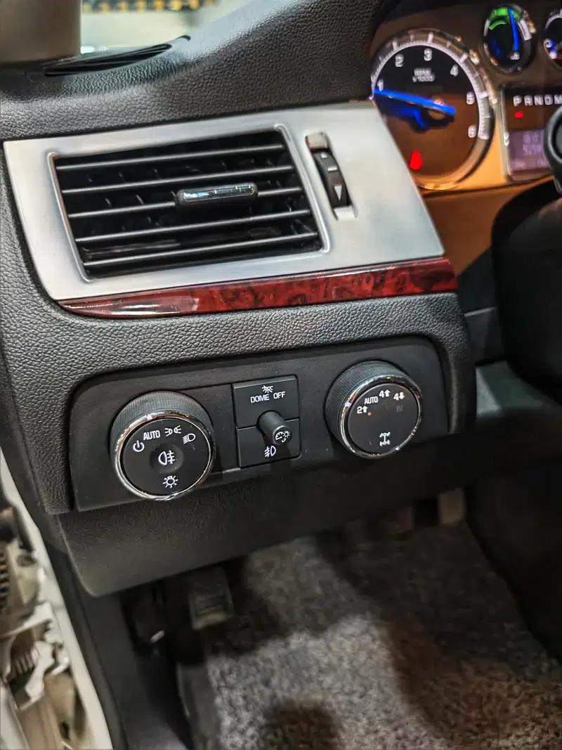 2012 Cadillac Escalade 6.0L Automatic 4WD 8-Seater (Parallel Import) — миниатюра 10