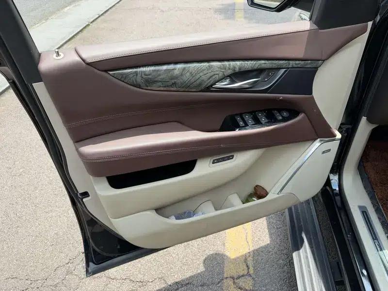 2017 Cadillac Escalade 6.2L Automatic 4WD 4-seater (Parallel Import) — миниатюра 12