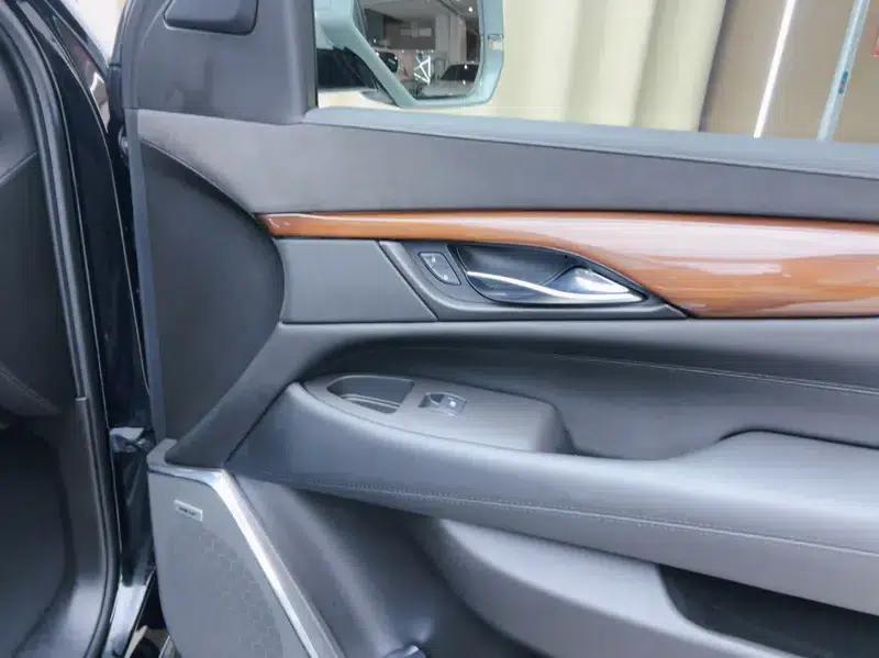 2016 Cadillac Escalade 6.2L (Parallel Import) — миниатюра 12