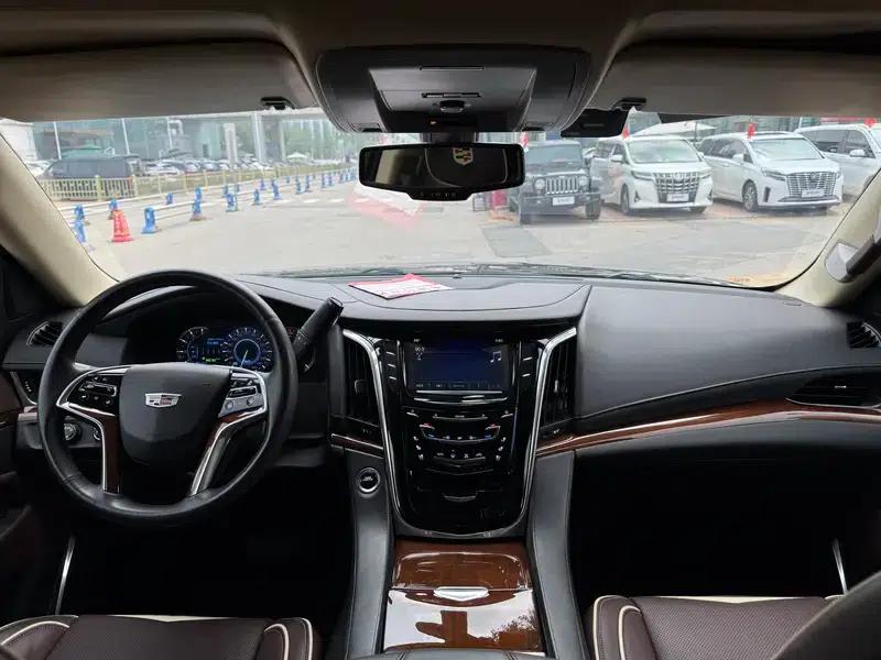 2017 Cadillac Escalade 6.2L ESV Platinum Edition Extended Wheelbase — миниатюра 16