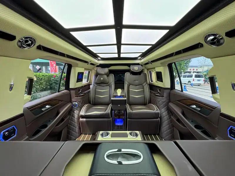 2017 Cadillac Escalade 6.2L ESV Platinum Edition Extended Wheelbase — миниатюра 17