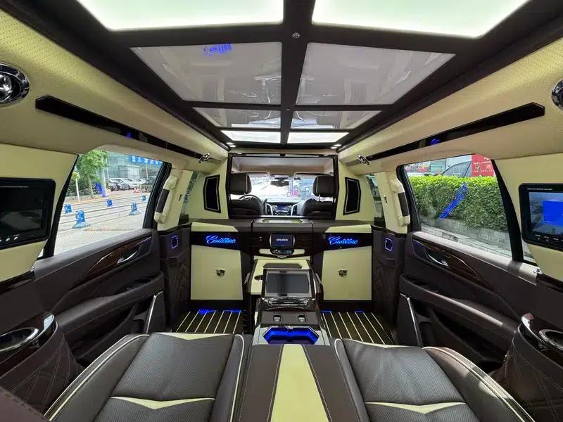 2017 Cadillac Escalade 6.2L ESV Platinum Edition Extended Wheelbase — миниатюра 18