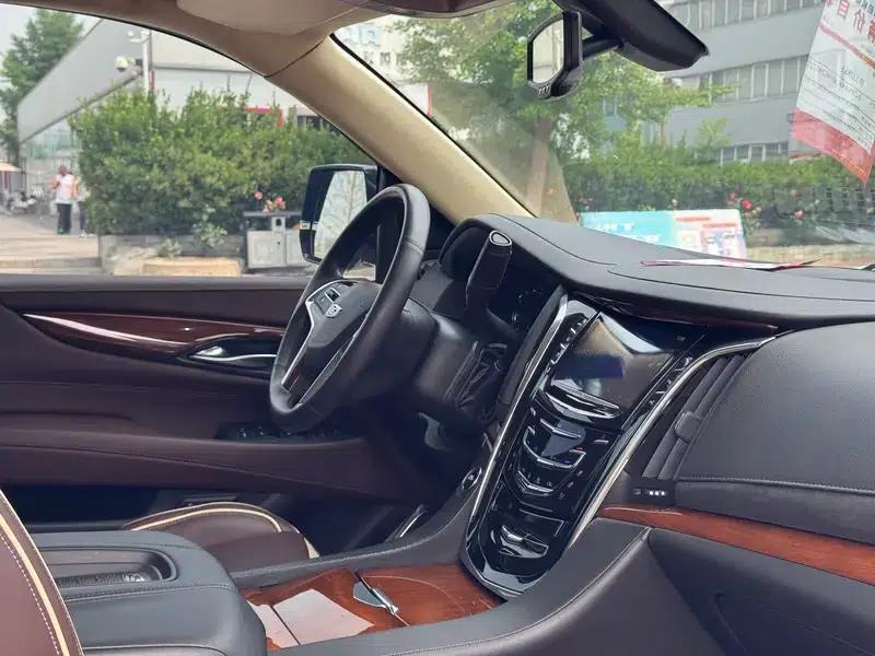 2017 Cadillac Escalade 6.2L ESV Platinum Edition Extended Wheelbase — миниатюра 19
