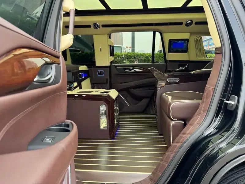 2017 Cadillac Escalade 6.2L ESV Platinum Edition Extended Wheelbase — миниатюра 21
