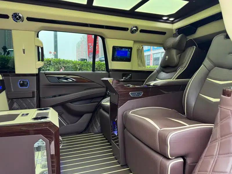 2017 Cadillac Escalade 6.2L ESV Platinum Edition Extended Wheelbase — миниатюра 22