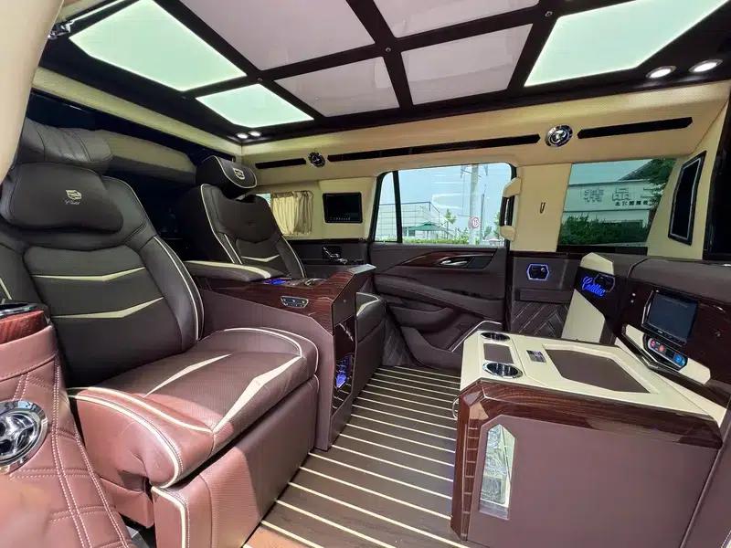 2017 Cadillac Escalade 6.2L ESV Platinum Edition Extended Wheelbase — миниатюра 24