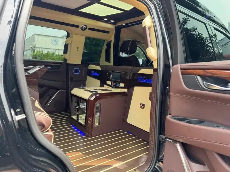 2017 Cadillac Escalade 6.2L ESV Platinum Edition Extended Wheelbase — миниатюра 25