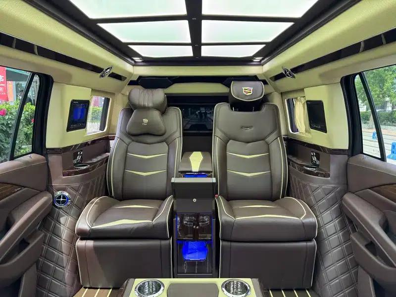 2017 Cadillac Escalade 6.2L ESV Platinum Edition Extended Wheelbase — миниатюра 27