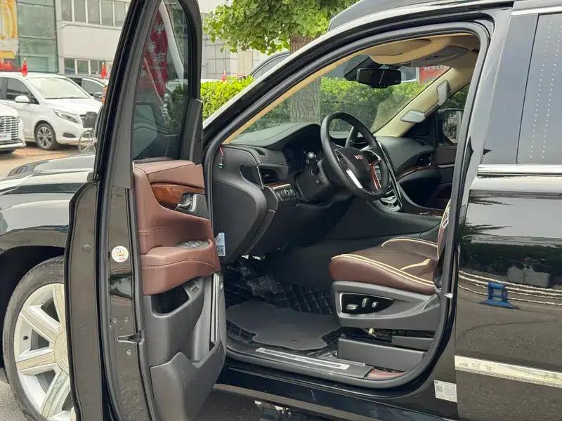 2017 Cadillac Escalade 6.2L ESV Platinum Edition Extended Wheelbase — миниатюра 28
