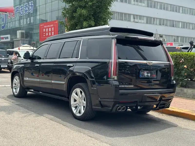 2017 Cadillac Escalade 6.2L ESV Platinum Edition Extended Wheelbase — миниатюра 5