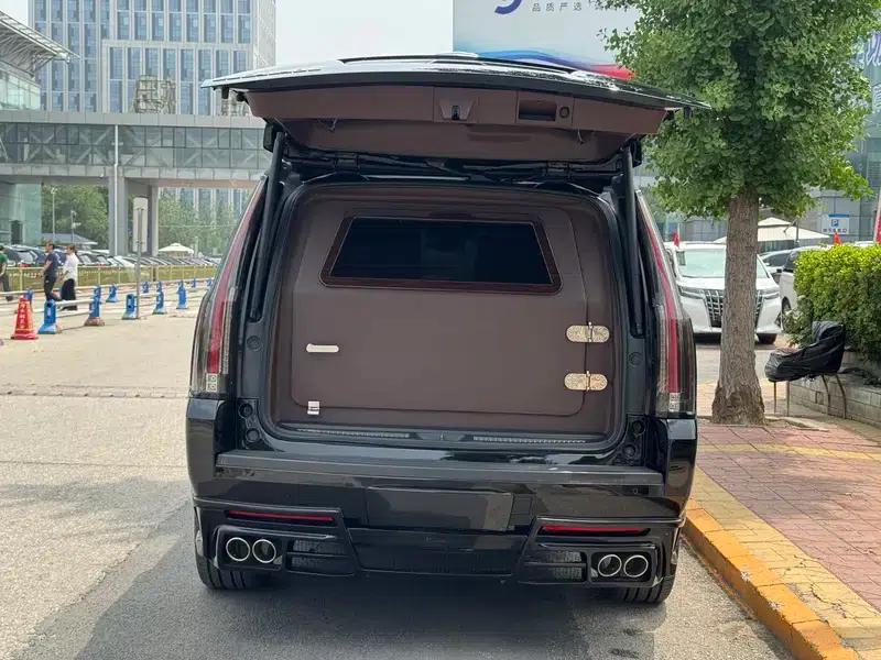 2017 Cadillac Escalade 6.2L ESV Platinum Edition Extended Wheelbase — миниатюра 8