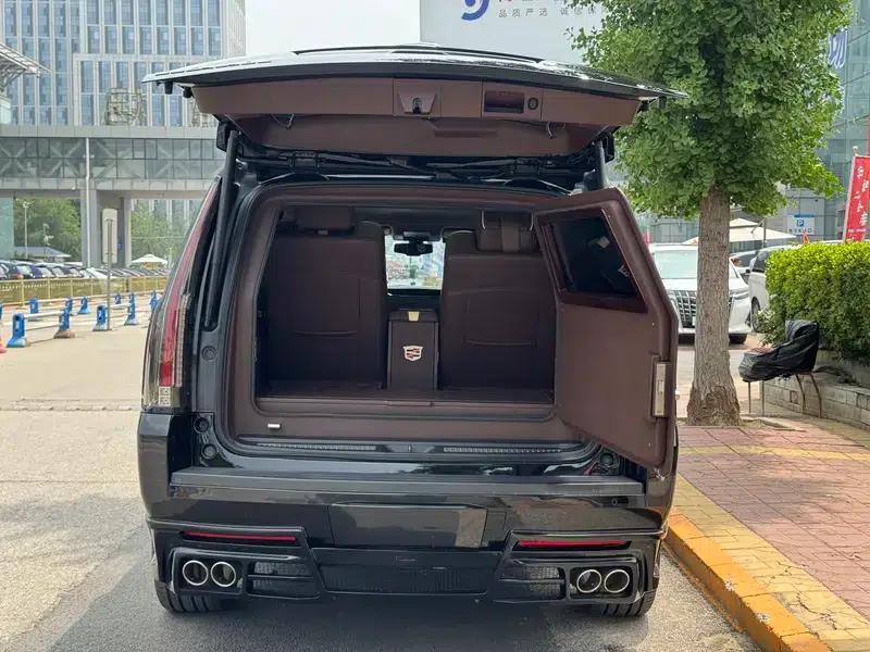 2017 Cadillac Escalade 6.2L ESV Platinum Edition Extended Wheelbase — миниатюра 9