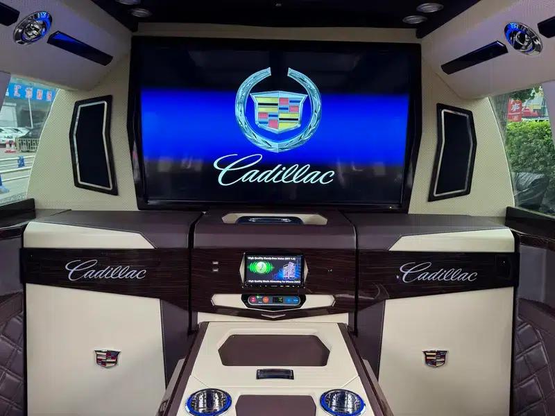 2017 Cadillac Escalade 6.2L ESV Platinum Edition Extended Wheelbase — миниатюра 10