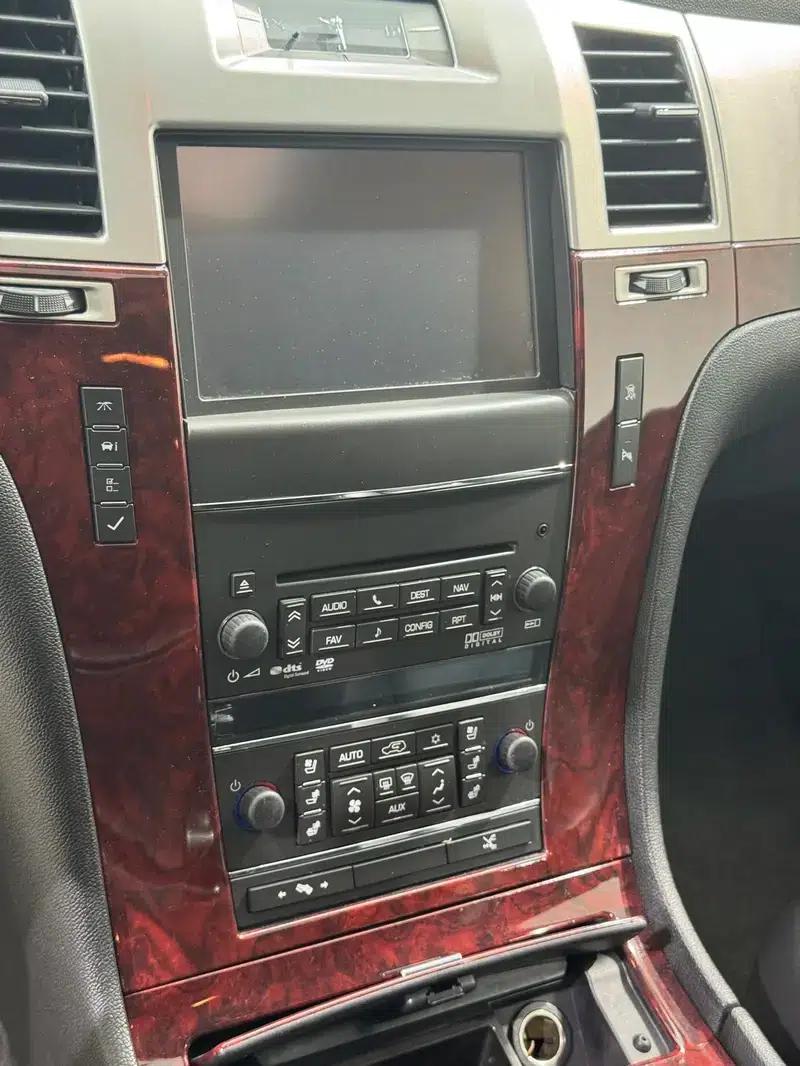 2010 Cadillac Escalade 6.0 Hybrid — миниатюра 14