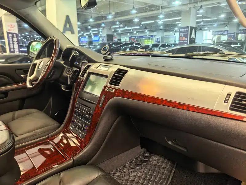 2010 Cadillac Escalade 6.0 Hybrid — миниатюра 14