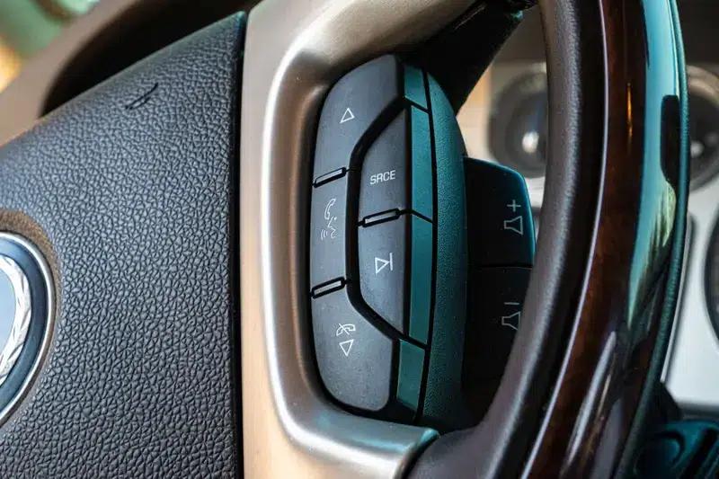 2010 Cadillac Escalade 6.0 Hybrid — миниатюра 13