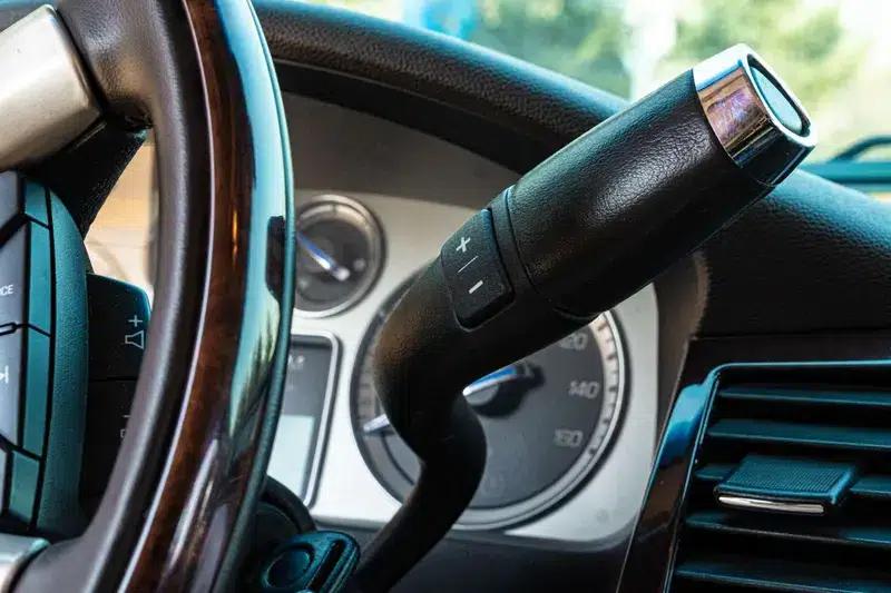 2010 Cadillac Escalade 6.0 Hybrid — миниатюра 21