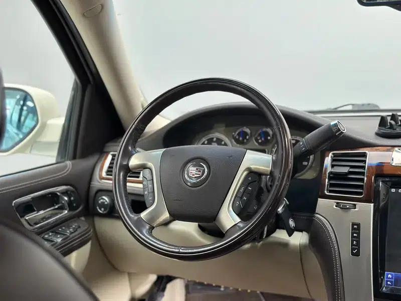 2013 Cadillac Escalade ESV Platinum Edition Extended Wheelbase — миниатюра 26