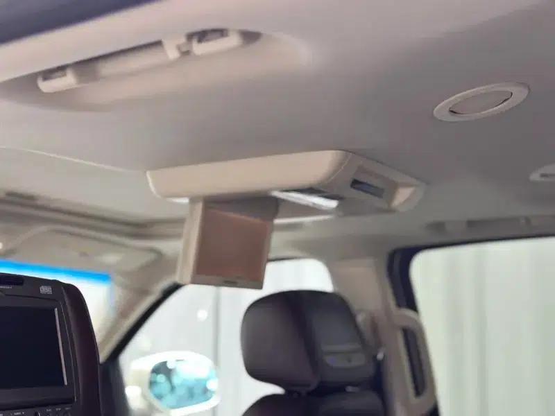 2013 Cadillac Escalade ESV Platinum Edition Extended Wheelbase — миниатюра 38