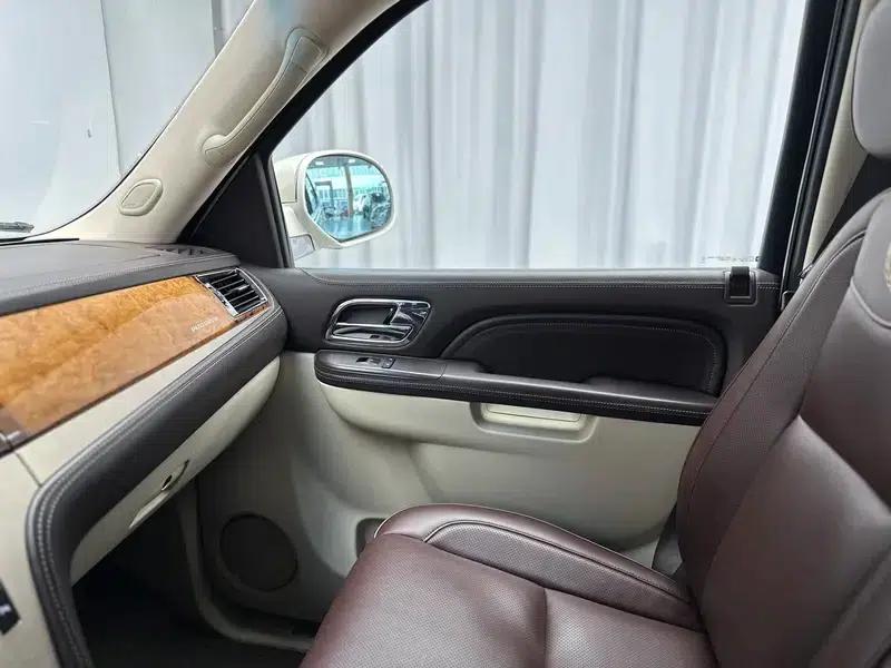 2013 Cadillac Escalade ESV Platinum Edition Extended Wheelbase — миниатюра 46