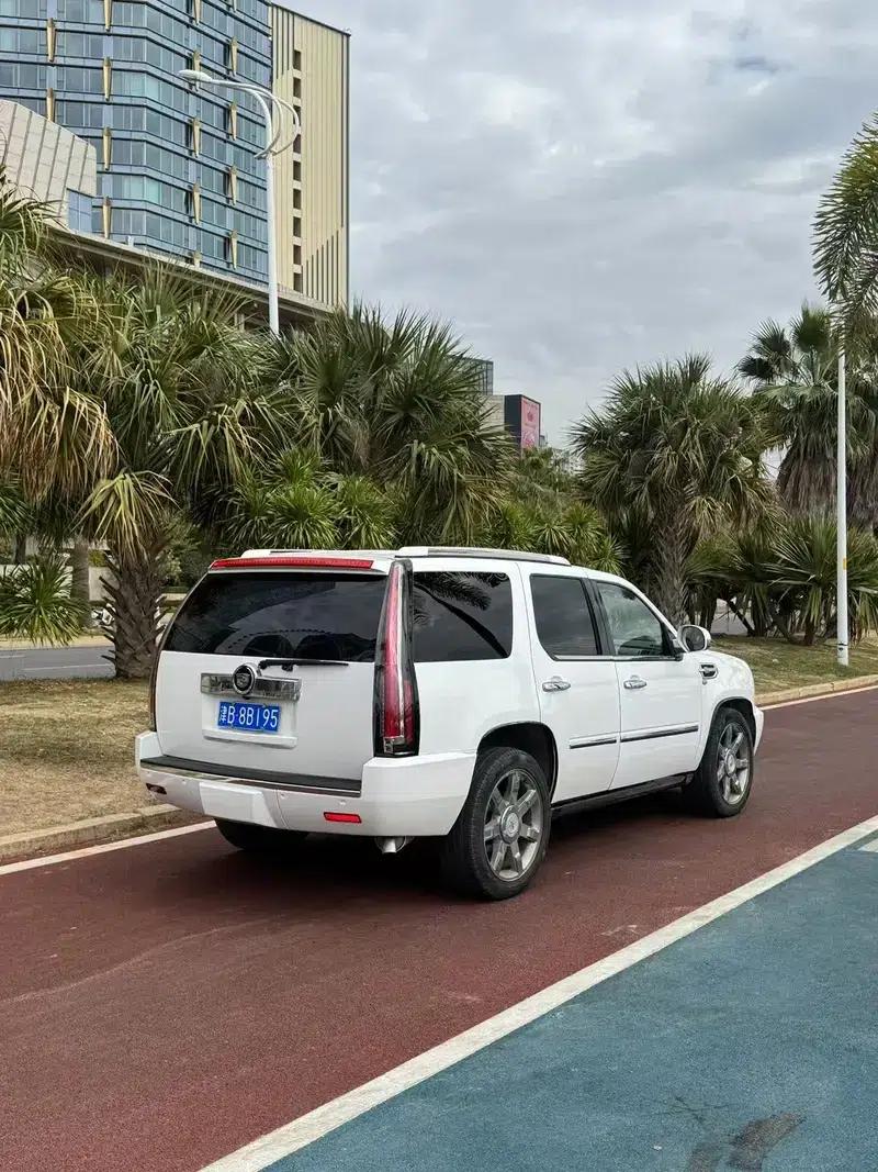 2010 Cadillac Escalade 6.0 Hybrid — миниатюра 8