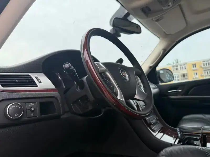 2011 Cadillac Escalade 6.2L Automatic 4WD 4-Seater Factory Custom Edition — миниатюра 13