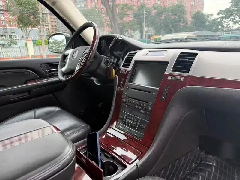 2011 Cadillac Escalade 6.2L Automatic 4WD 4-Seater Factory Custom Edition — миниатюра 14