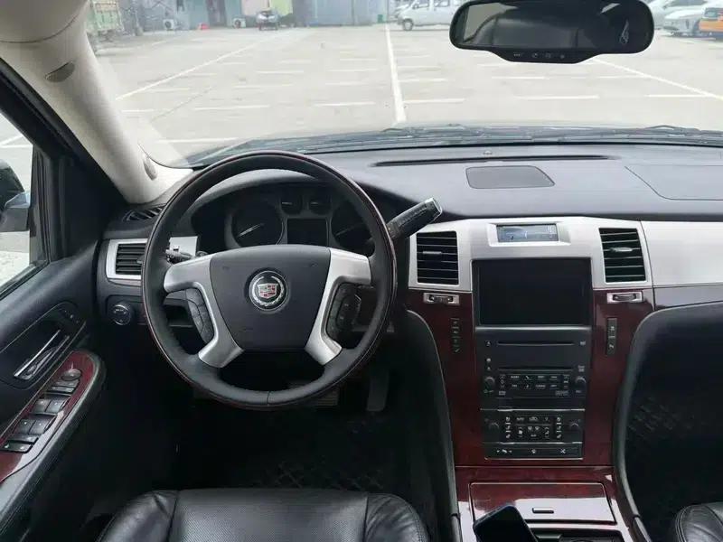 2011 Cadillac Escalade 6.2L Automatic 4WD 4-Seater Factory Custom Edition — миниатюра 15