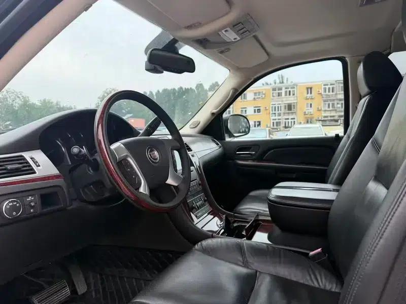 2011 Cadillac Escalade 6.2L Automatic 4WD 4-Seater Factory Custom Edition — миниатюра 16