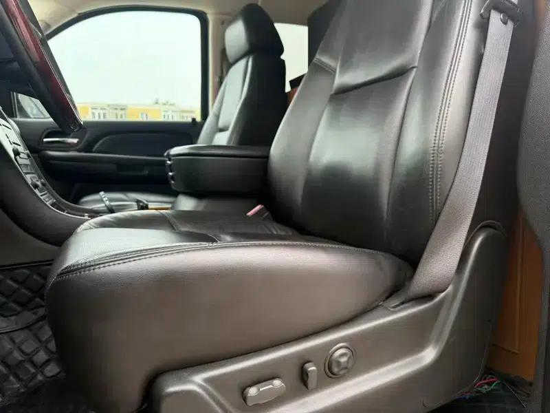 2011 Cadillac Escalade 6.2L Automatic 4WD 4-Seater Factory Custom Edition — миниатюра 17