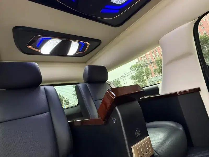 2011 Cadillac Escalade 6.2L Automatic 4WD 4-Seater Factory Custom Edition — миниатюра 22