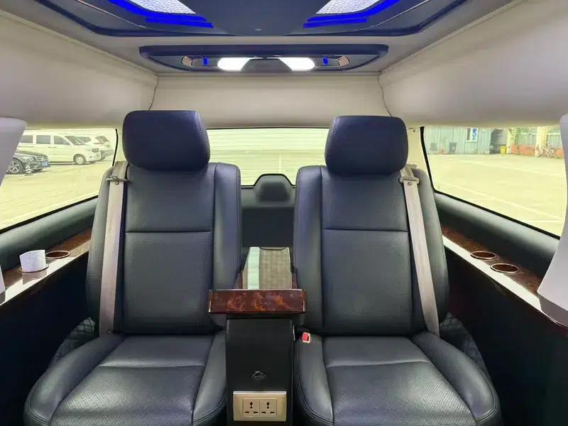 2011 Cadillac Escalade 6.2L Automatic 4WD 4-Seater Factory Custom Edition — миниатюра 24