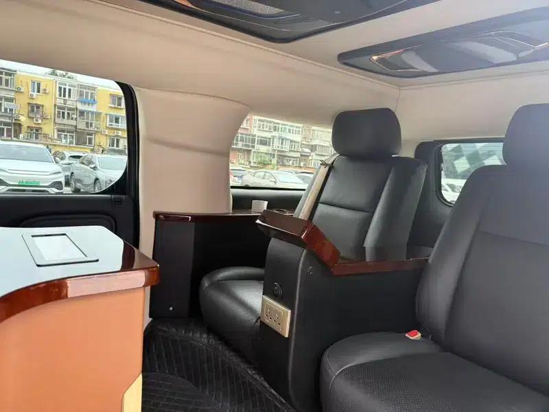 2011 Cadillac Escalade 6.2L Automatic 4WD 4-Seater Factory Custom Edition — миниатюра 25