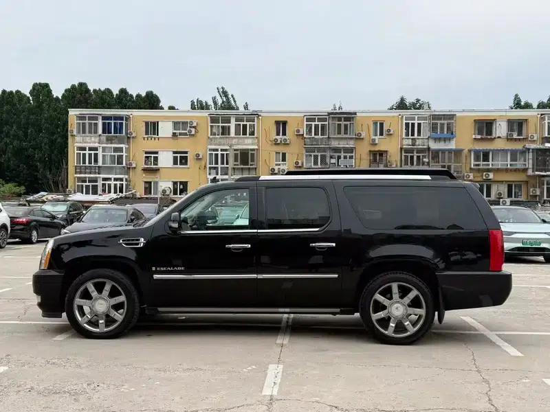 2011 Cadillac Escalade 6.2L Automatic 4WD 4-Seater Factory Custom Edition — миниатюра 4