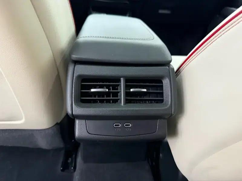 2023 Cadillac GT4 25T Premium — миниатюра 11