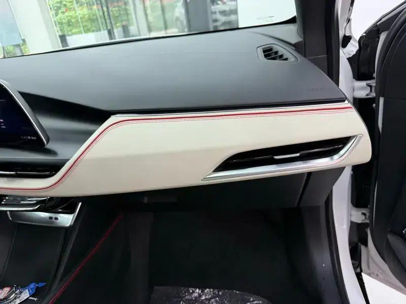 2023 Cadillac GT4 25T Premium — миниатюра 15