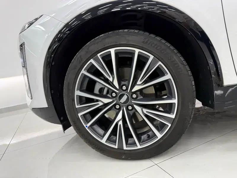 2023 Cadillac GT4 25T Premium — миниатюра 7