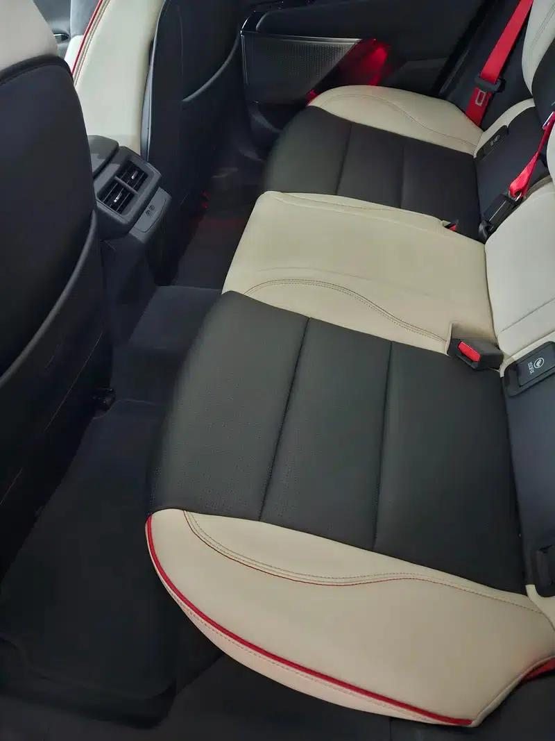 2023 Cadillac GT4 28T Platinum — миниатюра 5