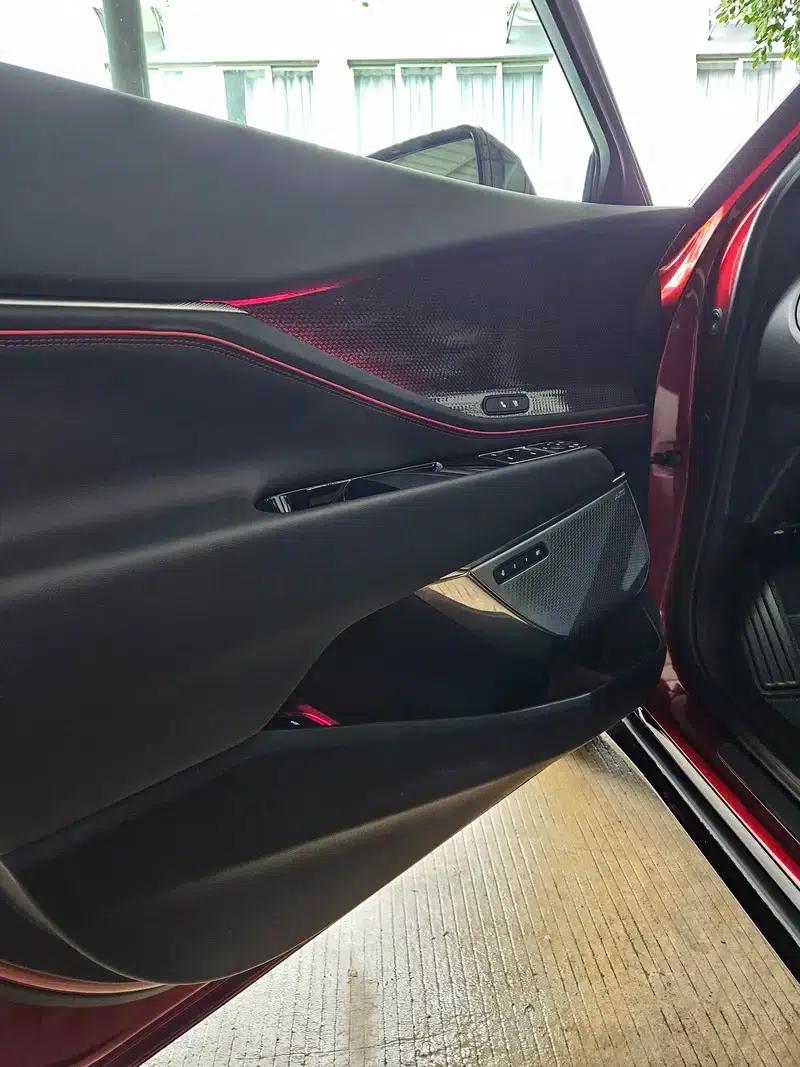 2023 Cadillac GT4 28T Platinum — миниатюра 6