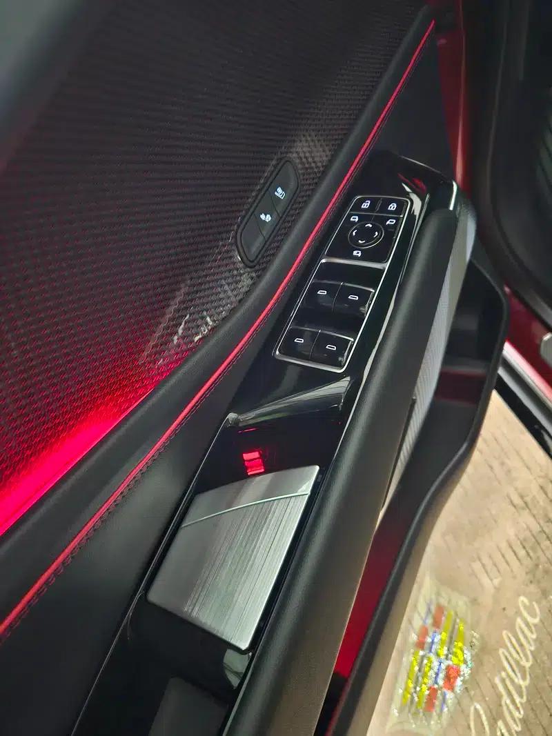2023 Cadillac GT4 28T Platinum — миниатюра 8