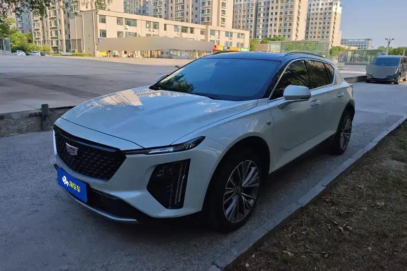 2023 Cadillac GT4 25T Luxury — миниатюра 1
