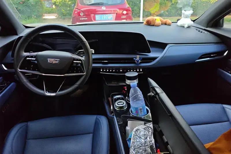 2023 Cadillac GT4 25T Luxury — миниатюра 12