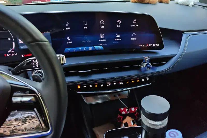 2023 Cadillac GT4 25T Luxury — миниатюра 13