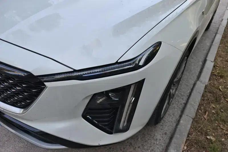 2023 Cadillac GT4 25T Luxury — миниатюра 4