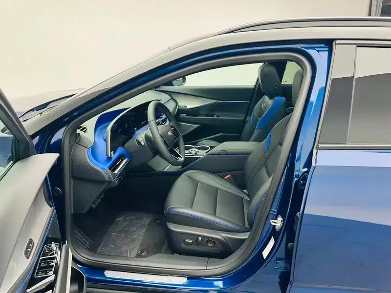 2023 Cadillac GT4 25T Premium — миниатюра 17